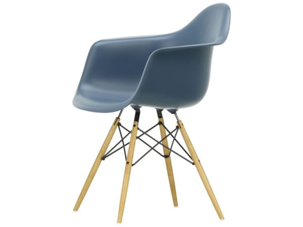 2_Eames Plastic Armchair DA.jpg