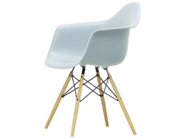 2_Eames Plastic ArmchairDA.jpg