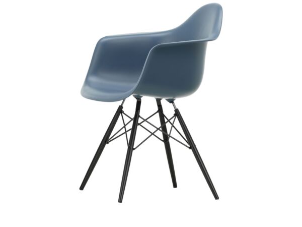 2_Eames Plastic ArmchairDA.jpg