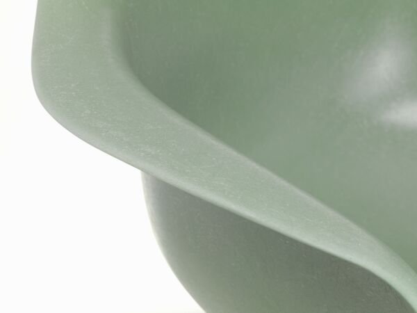 2_z3145301_Eames Fiberglass Chair_master.jpg