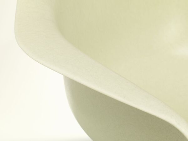 2_z3145303_Eames Fiberglass Chair_master.jpg
