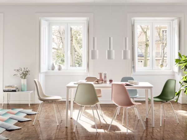 5_3346587_eames plastic chair dsx resting animals plate dining table herringbone vase plate table tripod clock_master.jpg