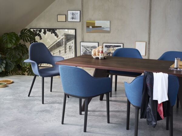5_224540_EM Table, Organic Conference, Softshell Chair_master.jpg