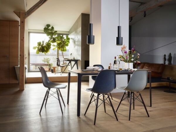 5_2578526_Plate Dining Table Eames Fiberglass Chairs Nuage_master.jpg