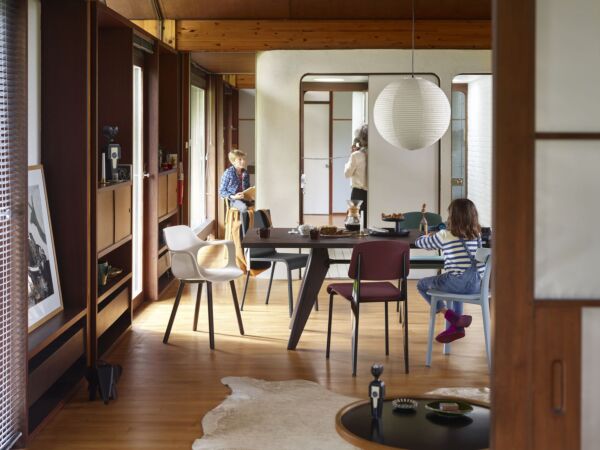 5_1876269_Table Solvay Standard SR All Plastic Chair Akari 55A .03 HAL Armchair Wood Wooden Doll Cat_master.jpg
