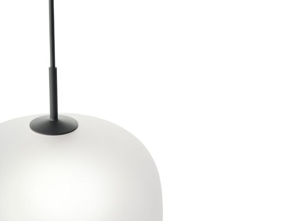 2_zRime_pendant_37_black_detail_Muuto_5000x6667.jpg