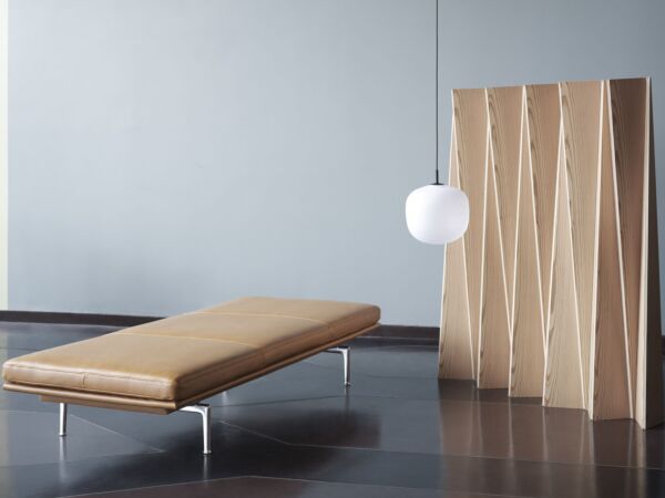 5_RimeOutline_daybed_refine_cognac_leather_alu_rime_pendant_25_black_muuto_org.jpg