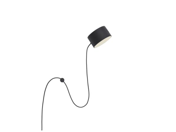 1_Post_floor_lamp_black_wall_Muutoa_5000x5000_hi_res.jpg