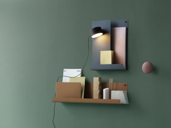 5_fiber-side-chair-swivel-balder-432-white-70-70-table-tip-lamp-folded-shelves-post-wall-lamp-muuto-org_1.jpg