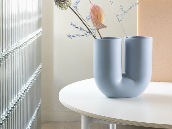 5_kink-vase-base-table-round-muuto-org.jpg