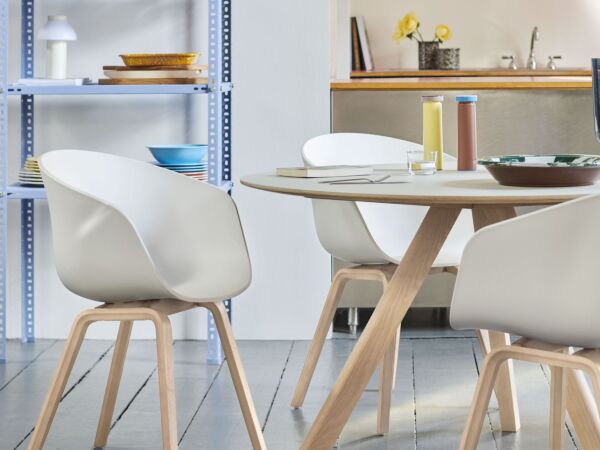 5_AAC 22 white shell matt lacquer oak_CPH 20 white laminate tabletop matt lacquer oak_Swirl Bowl green.jpg