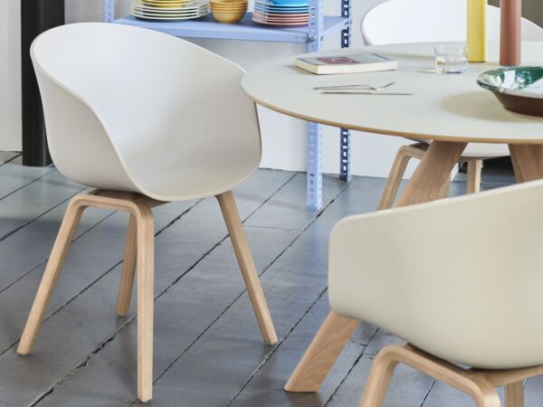 5_AAC 22 white shell matt lacquer oak_CPH 20 white laminate tabletop matt lacquer oak.jpg
