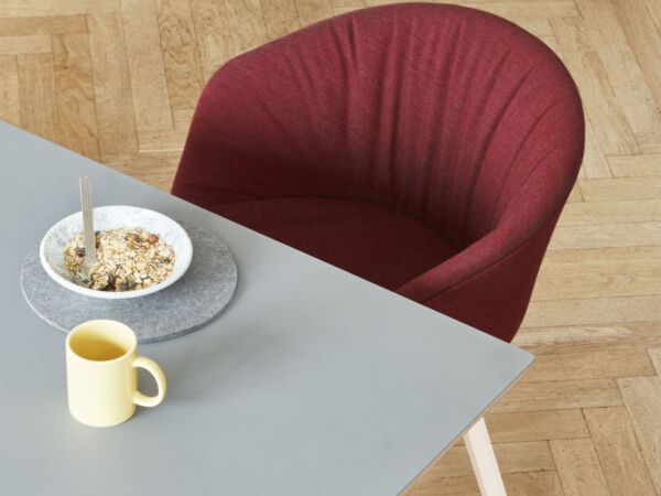 5_AAC 23 Soft Remix 662 matt lacquer oak base_CPH 30 grey tabletop matt lacquer oak base.jpg