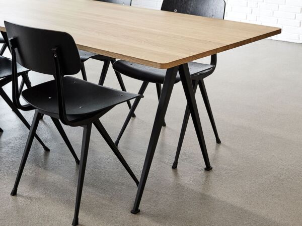 5_Aarhus Airport_Pyramid Table 02_Result Chair 01(1).jpg