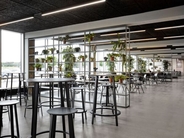 5_Aarhus Airport_Revolver Table_Revolver Bar Stool_New Order Shelving System.jpg
