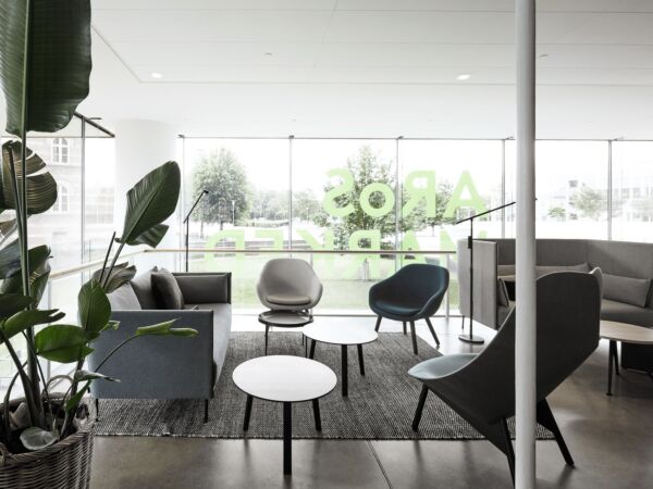 5_ARoS Aarhus Art Museum 2019_Silhouette Sofa_Uchiwa_AAL 82_Bella Coffee Table.jpg