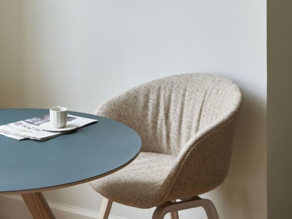 5_AAC 23 Soft Bolgheri LGG60 matt lacquer oak base_CPH 25 green tabletop matt lacquer oak base_Ruban.jpg