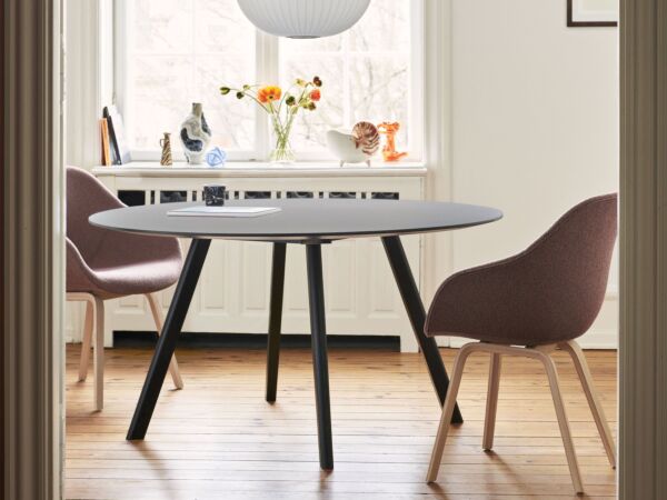5_AAC123 Olavi by HAY 12 matt lacquer oak base_Bubble Lamp Ball_CPH25 Round Table oak black.jpg