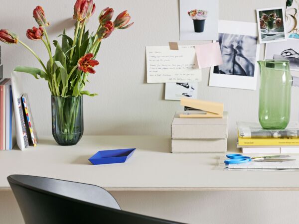 5_Jug L green_CPH 90 Desk_Colour Vase blue.jpg