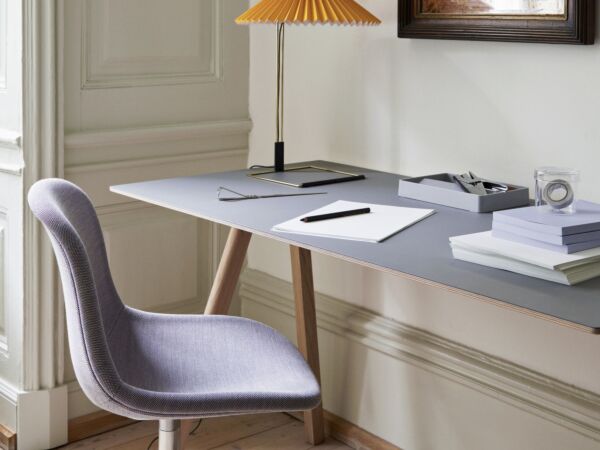 5_Neu 10 Chair Upholstery polished alu swivel Steelcut Trio 806 uph._Matin _CPH 90 Desk matt lacquered oak grey lino tabletop.jpg