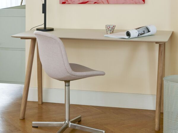 5_Neu 10 Steelcut Trio 246 polished alu swivel_CPH 90 Desk off white oak base_Fifty-Fifty Mini Lamp black.jpg