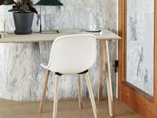 5_CPH90 Desk off white linoleum_Bubble Lamp Ball_Neu12 matt lacquered oak cream white shell.jpg