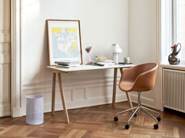 5_AAC53 alu base leather cognac silk SIL0250_CPH90 Desk off white_Perforated Bin lavender_ PC Table Light alu.jpg