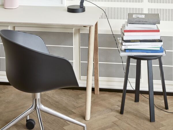 5_AAC 24 black shell alu base_CPH 90 Desk off white lino matt lacquer oak_Revolver Stool black.jpg