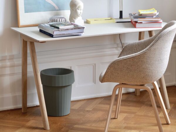 5_CPH 90 Desk off white_Shade Bin dusty green_Matin Table Lamp green_AAC 123 Bolgheri LGG60 matt lacquer oak.jpg