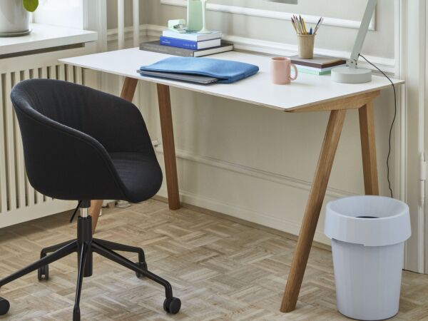 5_AAC 53 Soft Vidar 182 black base_CPH 90 Desk off white lino oak base_Shade Bin lavender.jpg