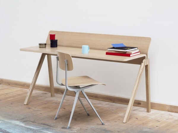5_CPH190 Desk clear lacquered oak_Result Chair Seat clear lacquered oak Frame beige.jpg