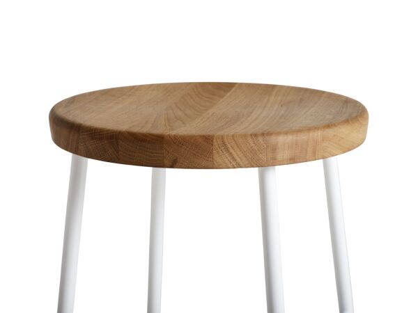 2_z9303132009000_Cornet Bar Stool H75 solid oak seat_white steel base_Detail 01.jpg