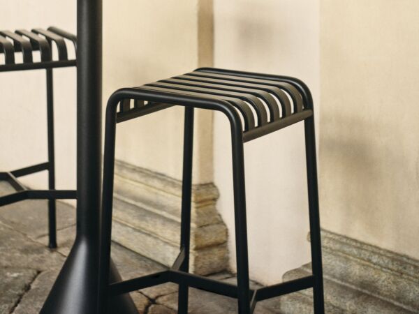 5_Palissade Bar Stool anthracite_Palissade Cone Table anthracite.jpg