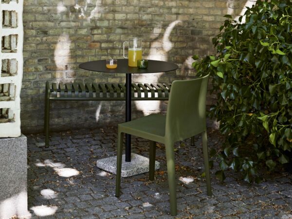 5_Elementaire Chair olive_Terrazzo Table round anthracite tabletop grey base_Palissade Bench olive.jpg