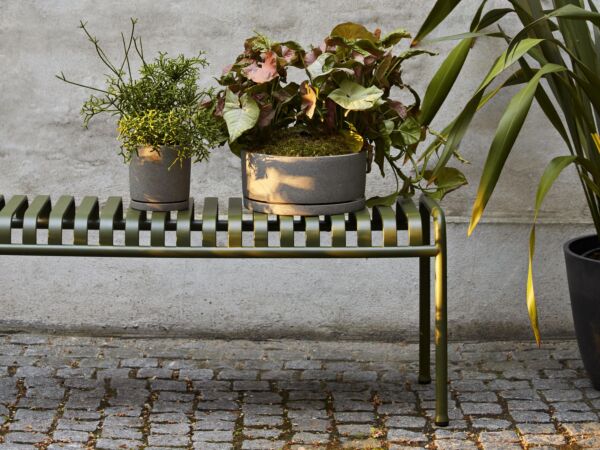 5_Palissade Bench olive_Plant Pot XL grey_Plant Pot L grey.jpg