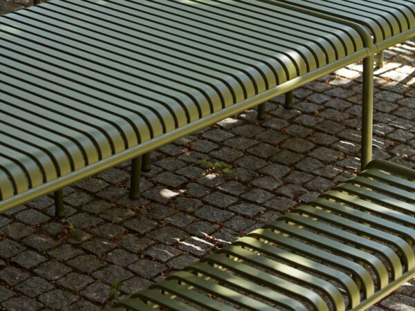 5_Palissade Table_Palissade Dining Armchair_Palissade Bench_olive.jpg