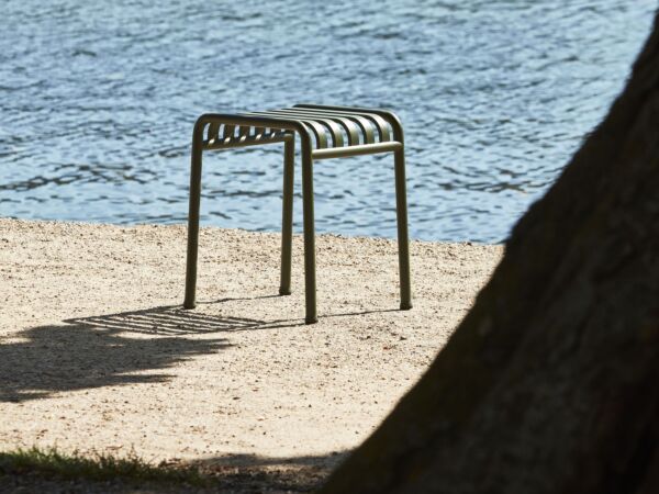 5_Palissade Stool olive 01.jpg