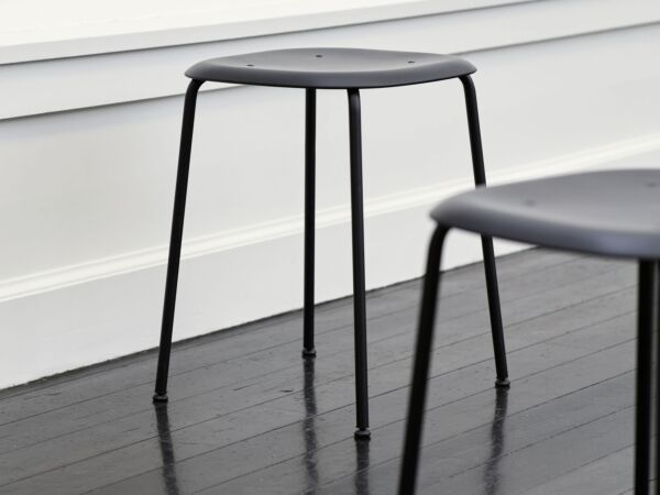 5_Soft Edge 70P Stool black.jpg