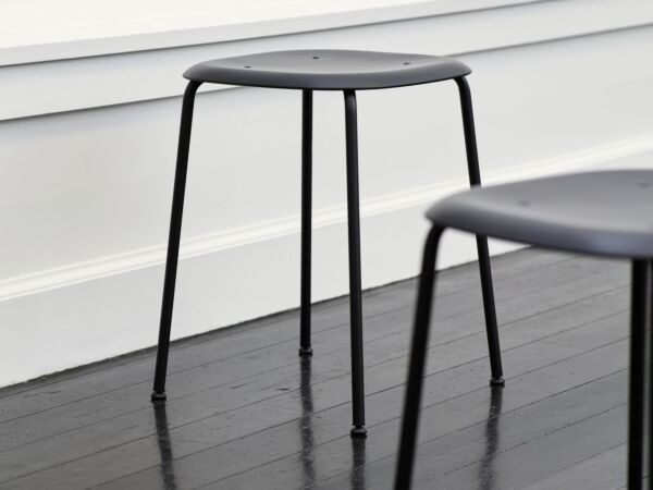 5_Soft Edge 70P Stool black.jpg