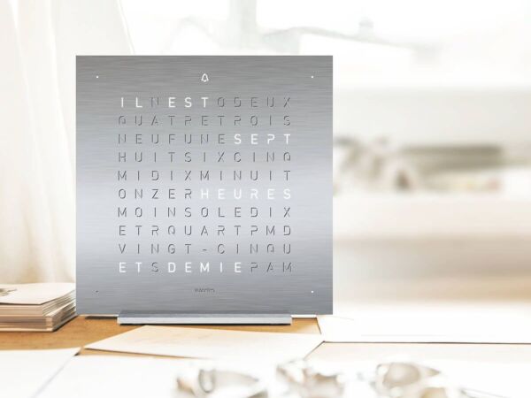 5_qlocktwo-touch-stainlesssteel-ambiente3.jpg