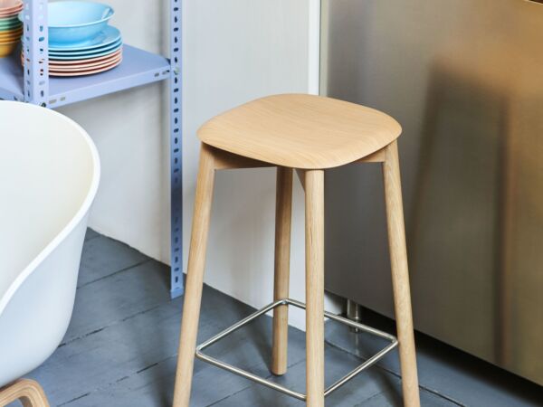 5_soft edge 32 bar stool matt lacquer oak.jpg