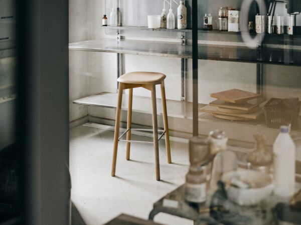 5_soft edge32 bar stool high_h75_base matt lacquered oak_seat matt lacquered oak.jpg