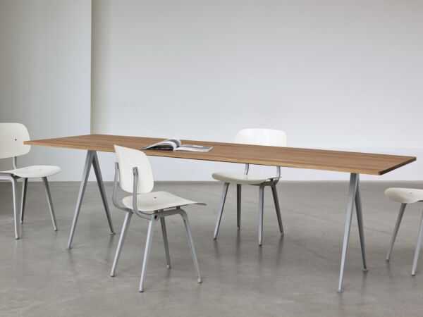 5_revolt_rice_seat_and_back_beige_powder_coated_steel_pyramid_table_02_matt_lacquer_oak_beige_base.jpg