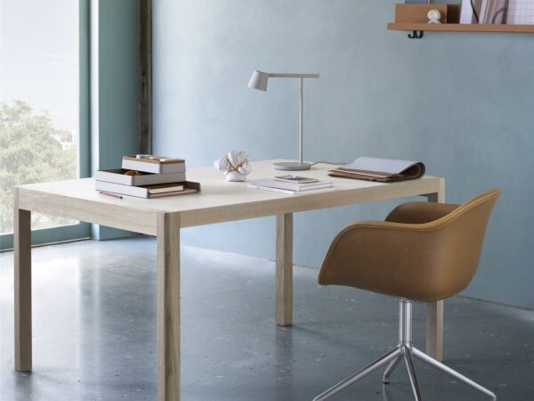 5_tip-table-lamp-grey-arrange-workshop-table-linoleum-oak-fiber-armchair-cognac-leather-alu-folded-muuto-med-res_(150).jpg
