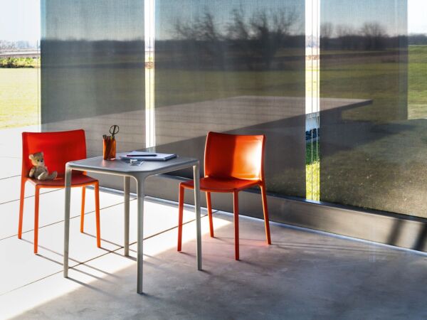 5_Magis_air_chair_ambient_multi_SD74_orange_outdoor_01_hr.jpg