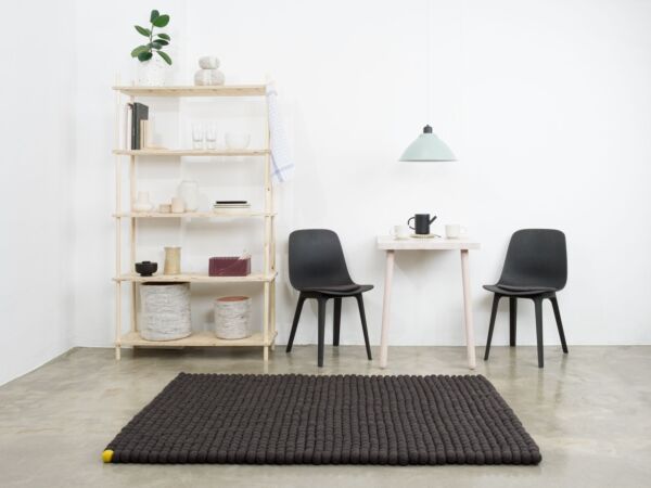 5_bigone-filzkugelteppich-rechteckig-anthrazit-ambiente_03-myfelt.jpg