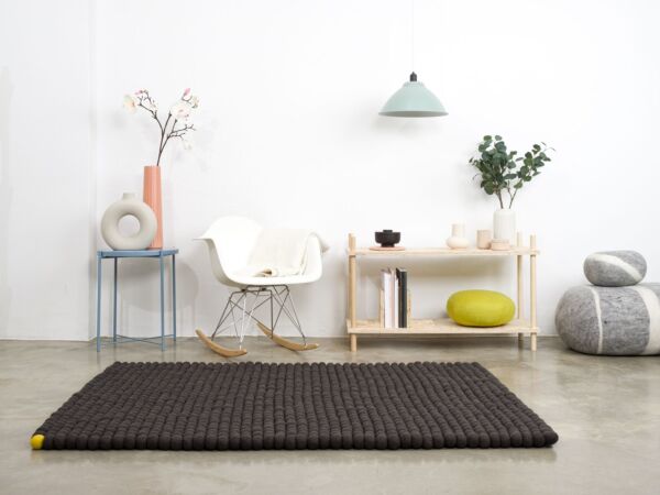 5_bigone-filzkugelteppich-rechteckig-anthrazit-ambiente_04-myfelt.jpg