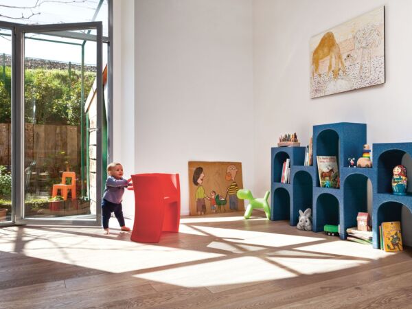 5_Magis_kids_trioli_chair_ambient_multi_MT15_red_01-scaled.jpg