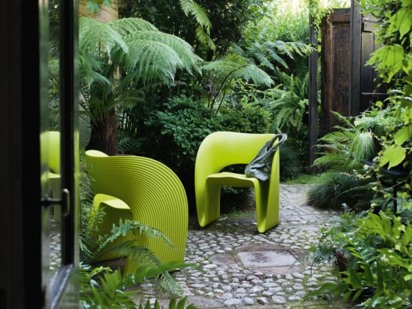 5_Magis_raviolo_low_chair_ambient_mono_SD581_green_outdoor_01-scaled.jpg