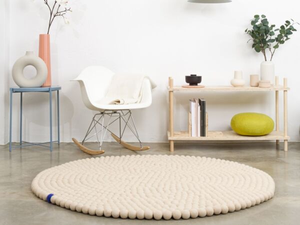 5_BigOne-filzkugelteppich-rund-beige-hover-myfelt.jpg